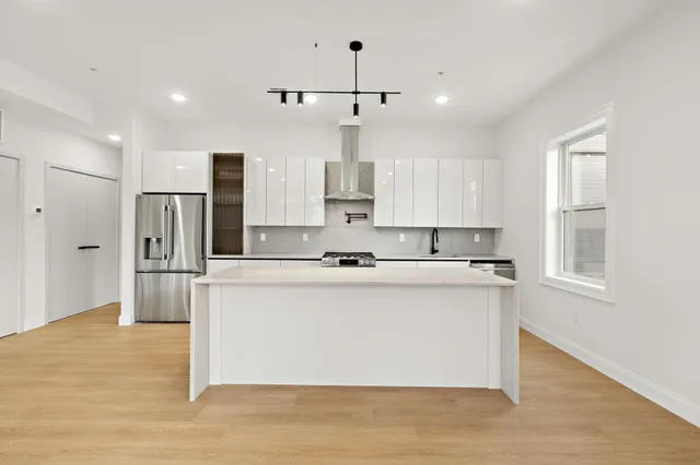 $1,350,000 | 192 Cambridge Avenue, Unit 3, Jersey City, NJ 07307