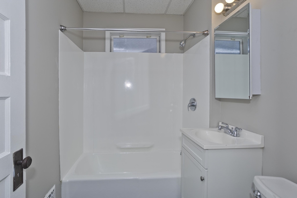 809 Carew Street Springfield, MA 01104 - Photo 17 of 36