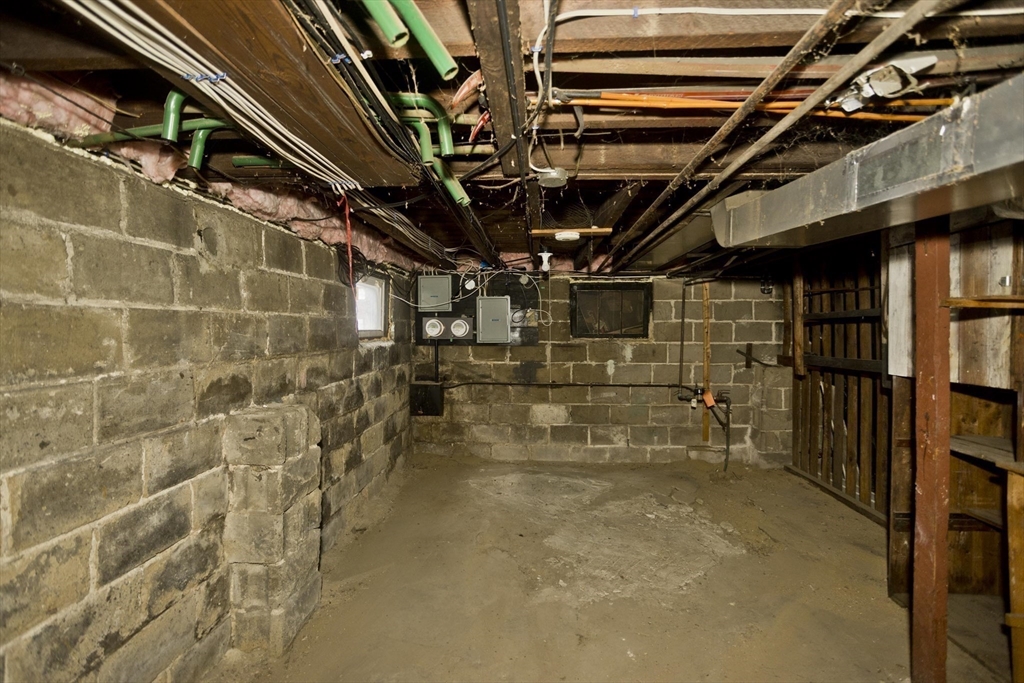 809 Carew Street Springfield, MA 01104 - Photo 26 of 36