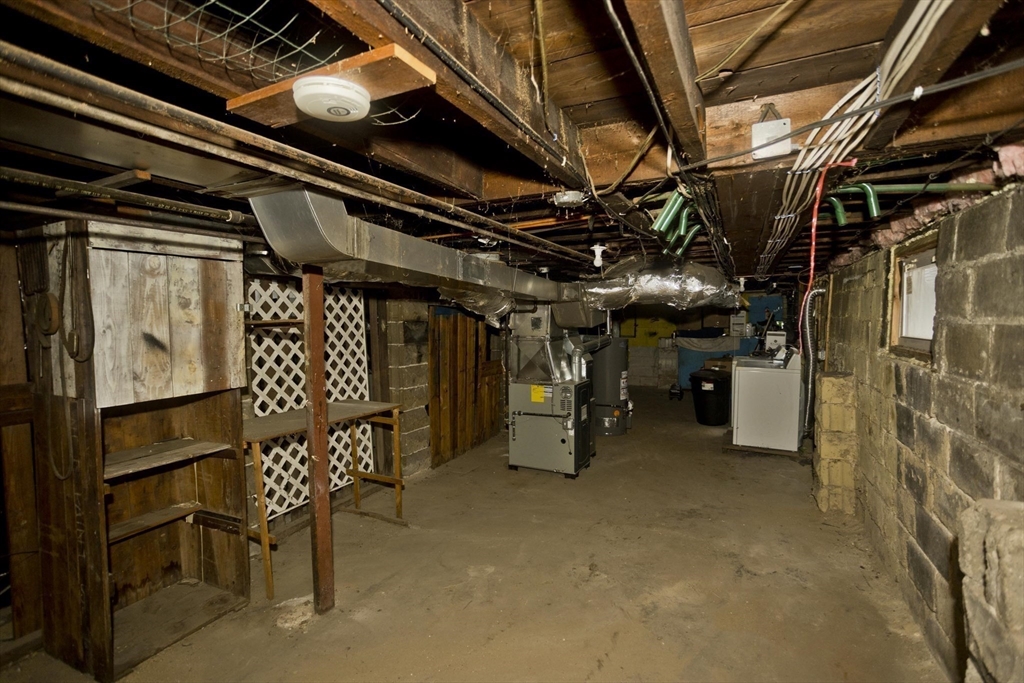 809 Carew Street Springfield, MA 01104 - Photo 27 of 36