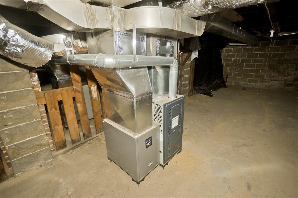 809 Carew Street Springfield, MA 01104 - Photo 29 of 36