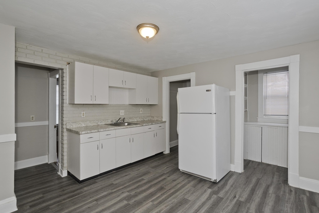 809 Carew Street Springfield, MA 01104 - Photo 3 of 36