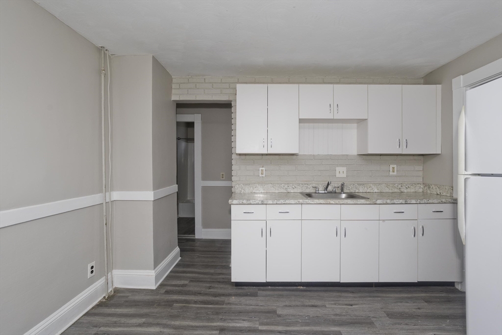 809 Carew Street Springfield, MA 01104 - Photo 5 of 36