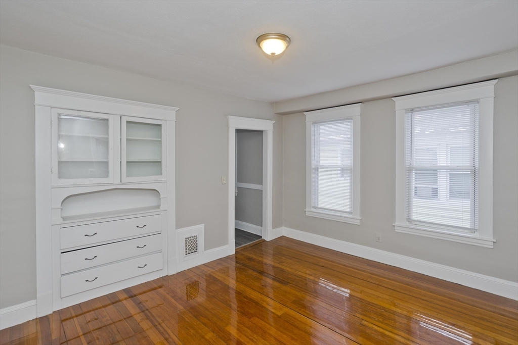 809 Carew Street Springfield, MA 01104 - Photo 8 of 36