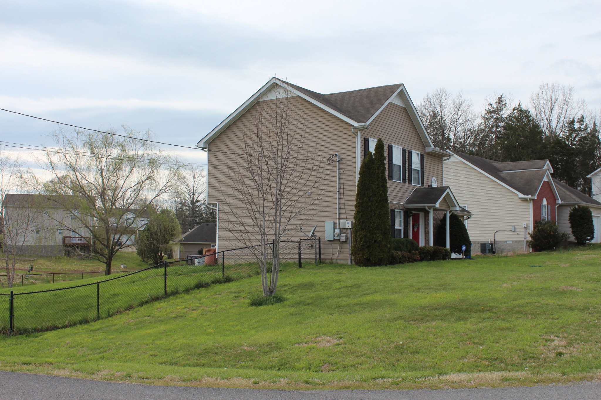 105 Cataract Drive Murfreesboro, TN 37129 - Photo 4 of 8 a view of a house with a yard
