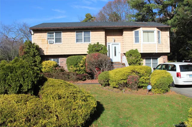 $679,000 | 15 Amityville Street, Islip Terrace, NY 11752