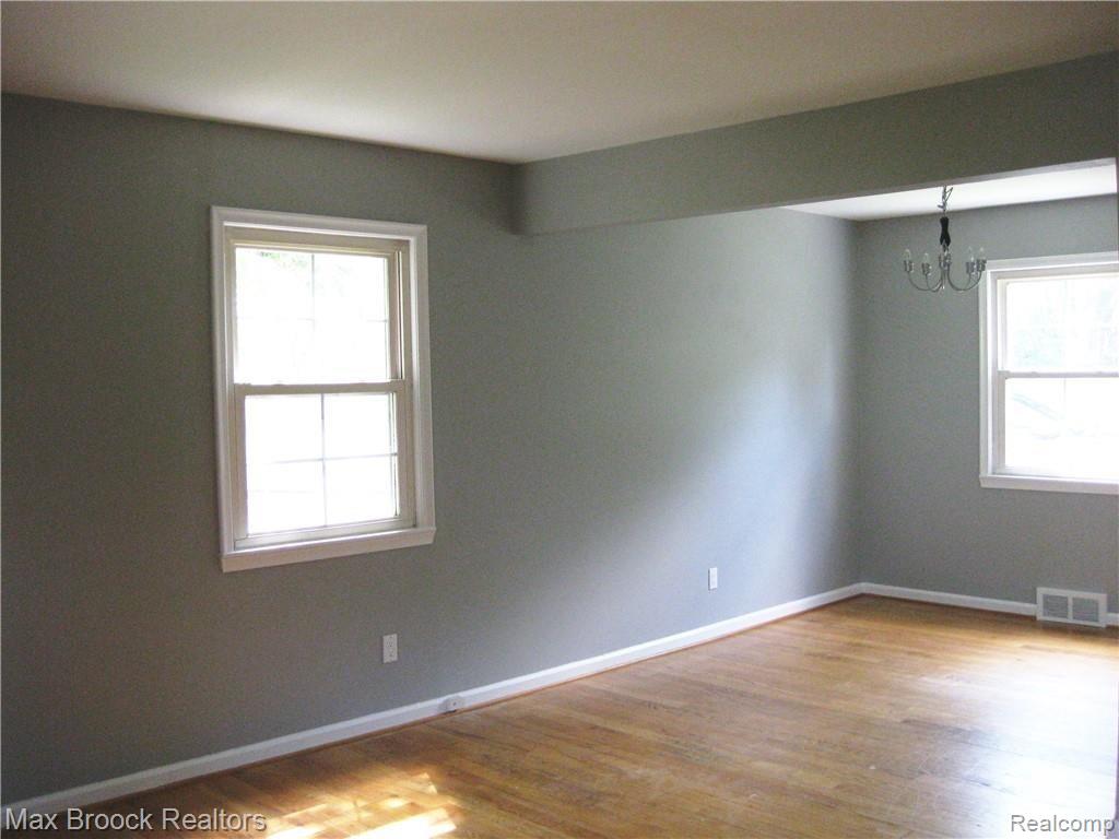 1662 Graefield Road Birmingham, MI 48009 - Photo 3 of 23 End Unit Offers Extra Side Windows.jpg
