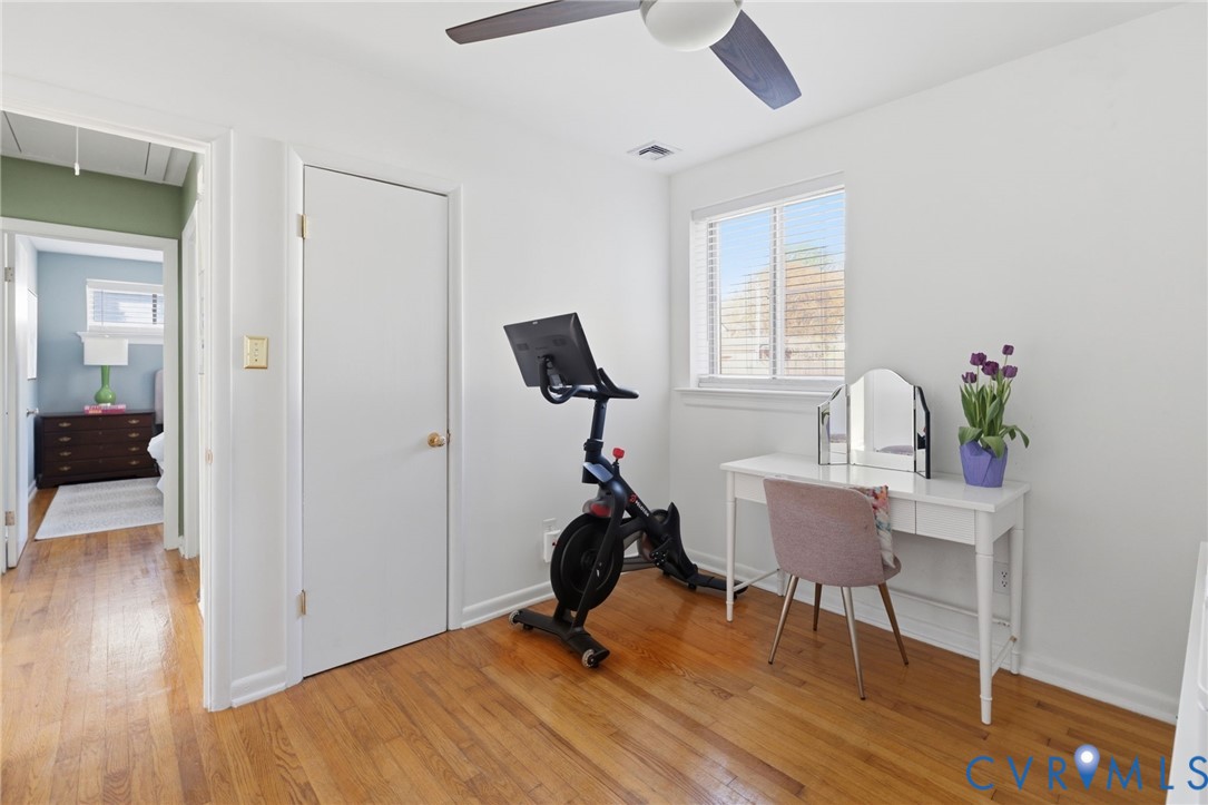 336 Lexington Road Richmond, VA 23226 - Photo 16 of 20 a room with furniture and a window