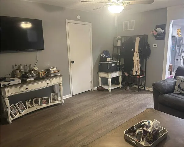 $199,000 | 120 West 3rd Street, Tonganoxie, KS 66086