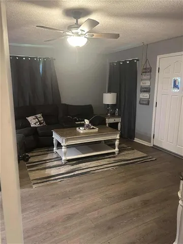 $199,000 | 120 West 3rd Street, Tonganoxie, KS 66086