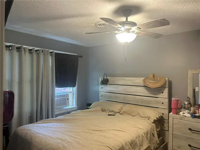 $199,000 | 120 West 3rd Street, Tonganoxie, KS 66086