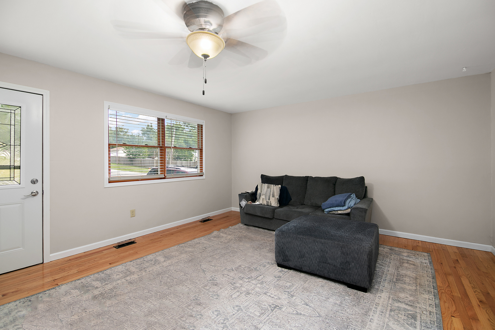 3926 East Chestnut Street Kankakee, IL 60901 - Photo 2 of 14 a living room with furniture and a window