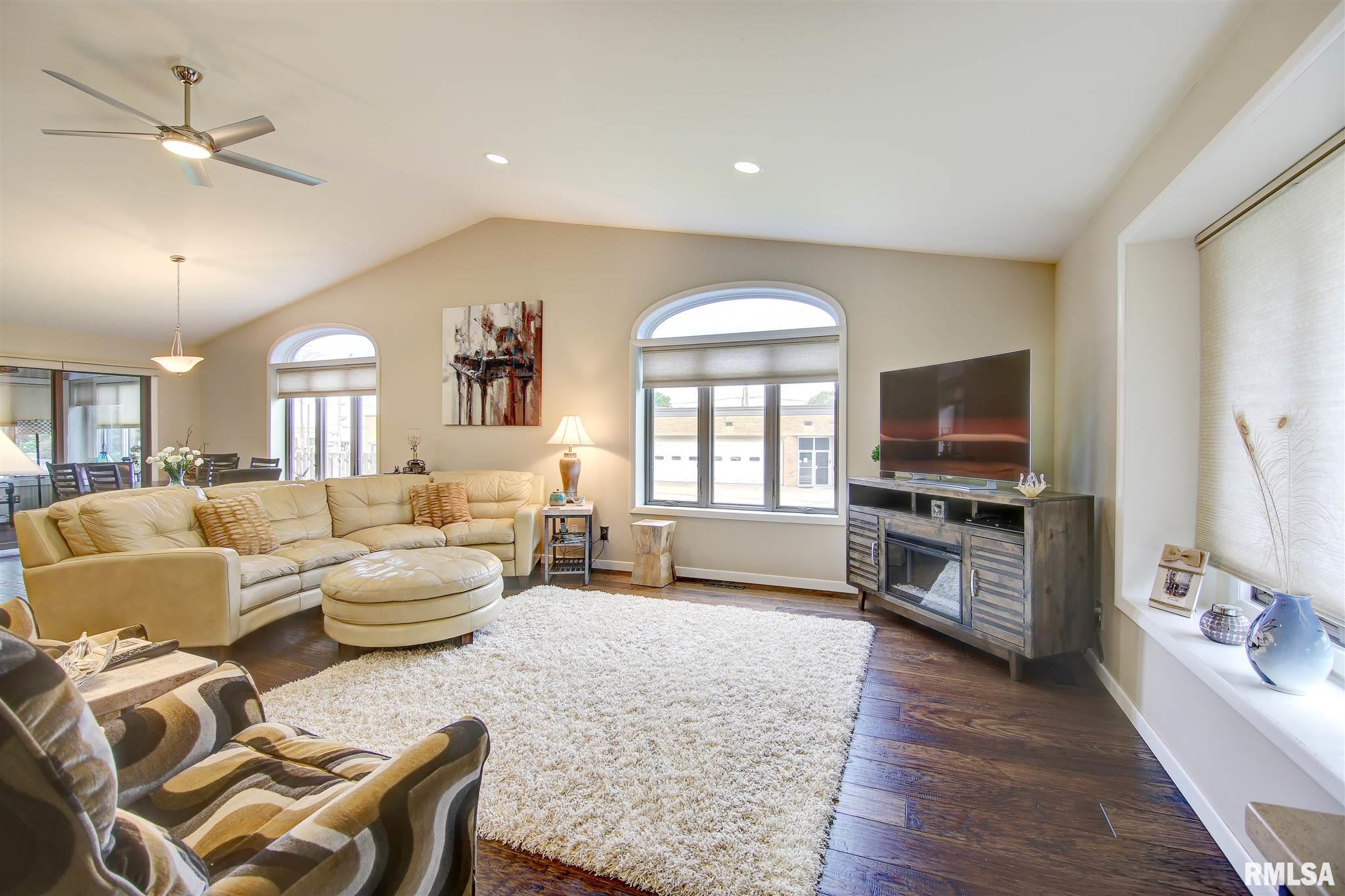 402 9th Avenue Fulton, IL 61252 - Photo 2 of 24 Gallery Image 2