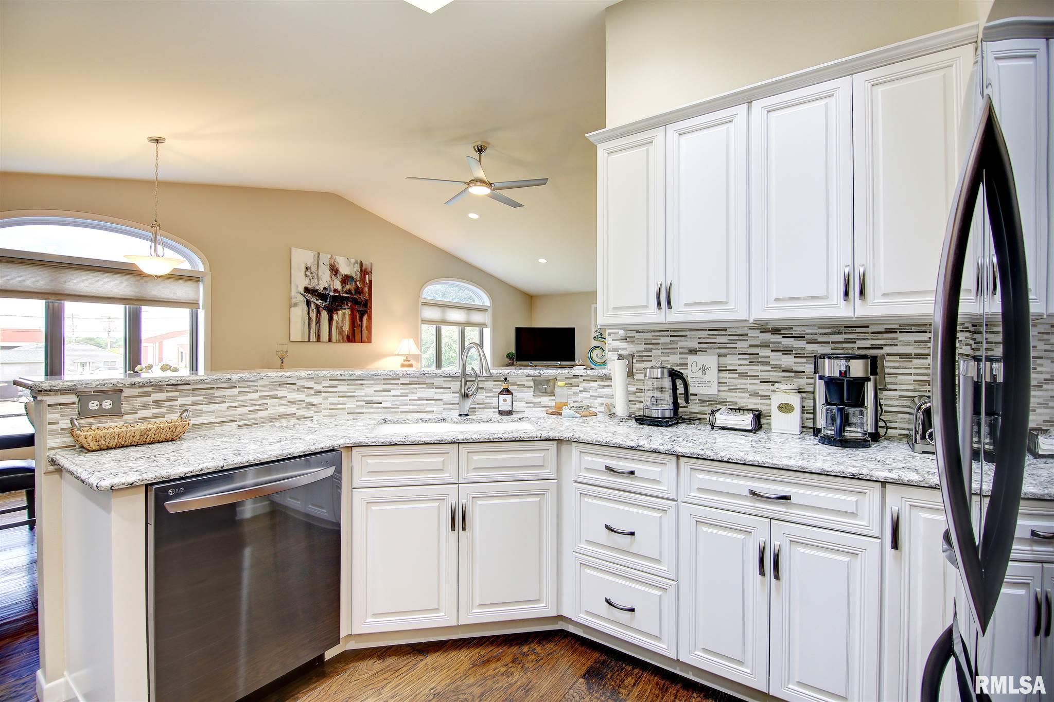 402 9th Avenue Fulton, IL 61252 - Photo 5 of 24 Gallery Image 5