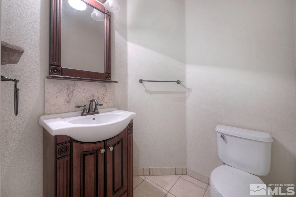 1580 Sutterbrook Way Reno, NV 89521 - Photo 12 of 25 a bathroom with a toilet a sink and mirror