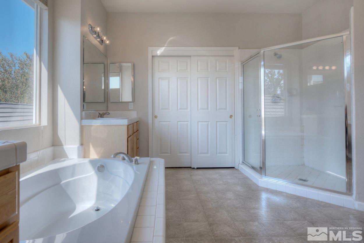 1580 Sutterbrook Way Reno, NV 89521 - Photo 16 of 25 a bathroom with a tub sink and mirror