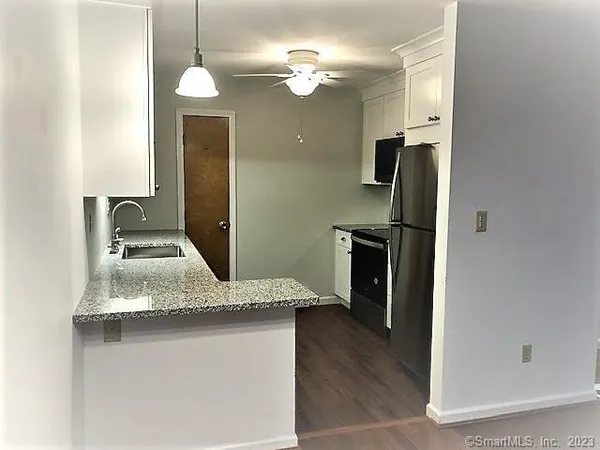 $2,400 | 157 Kings Highway, Unit L, Milford, CT 06460