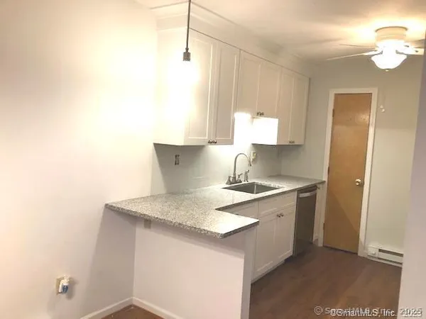 $2,400 | 157 Kings Highway, Unit L, Milford, CT 06460