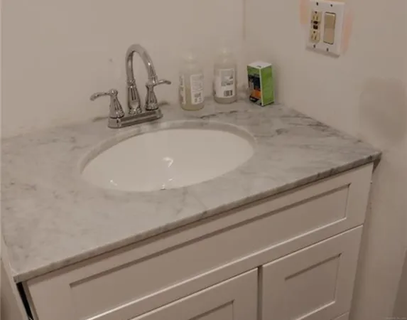 $2,400 | 157 Kings Highway, Unit L, Milford, CT 06460