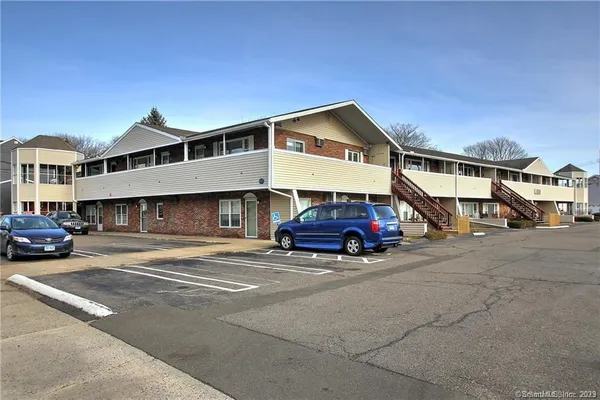 $2,400 | 157 Kings Highway, Unit L, Milford, CT 06460