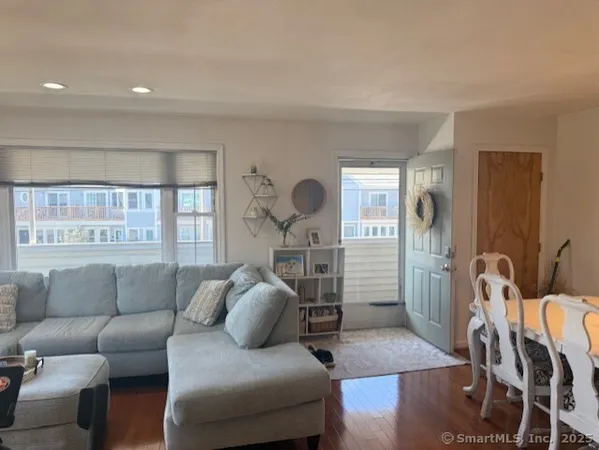 $2,400 | 157 Kings Highway, Unit L, Milford, CT 06460