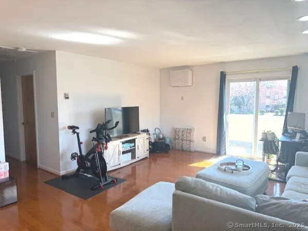 $2,400 | 157 Kings Highway, Unit L, Milford, CT 06460