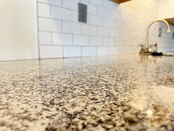 $2,400 | 157 Kings Highway, Unit L, Milford, CT 06460