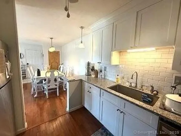 $2,400 | 157 Kings Highway, Unit L, Milford, CT 06460