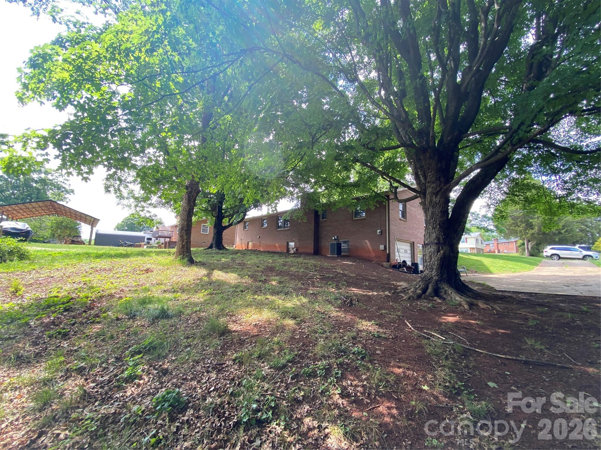 2071 Colonial Lane Hickory, NC 28601 - Photo 6 of 8