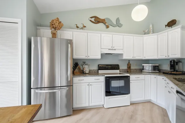 $324,900 | 6100 Southeast Martinique Drive, Unit 201, Stuart, FL 34997