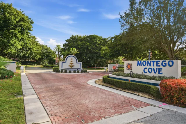 $324,900 | 6100 Southeast Martinique Drive, Unit 201, Stuart, FL 34997