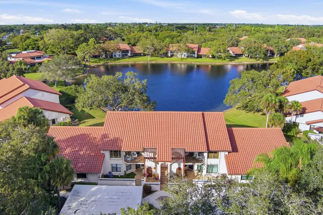 $324,900 | 6100 Southeast Martinique Drive, Unit 201, Stuart, FL 34997