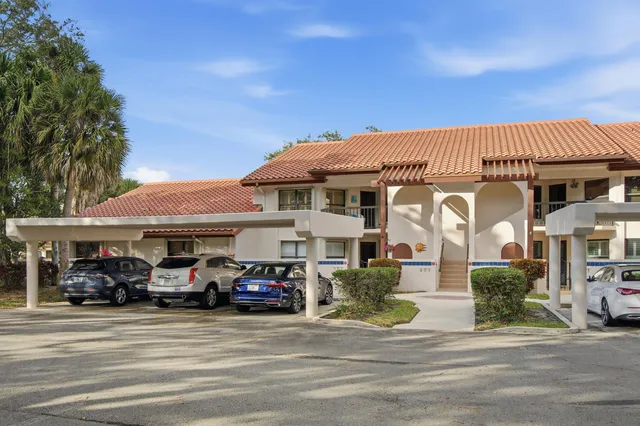 $324,900 | 6100 Southeast Martinique Drive, Unit 201, Stuart, FL 34997