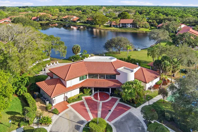 $324,900 | 6100 Southeast Martinique Drive, Unit 201, Stuart, FL 34997