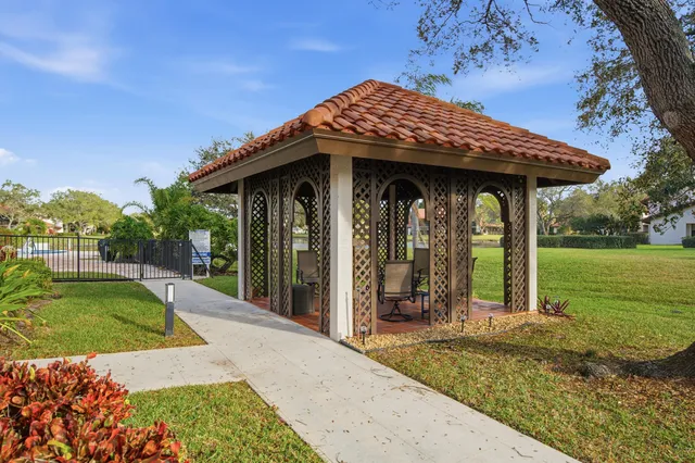 $324,900 | 6100 Southeast Martinique Drive, Unit 201, Stuart, FL 34997