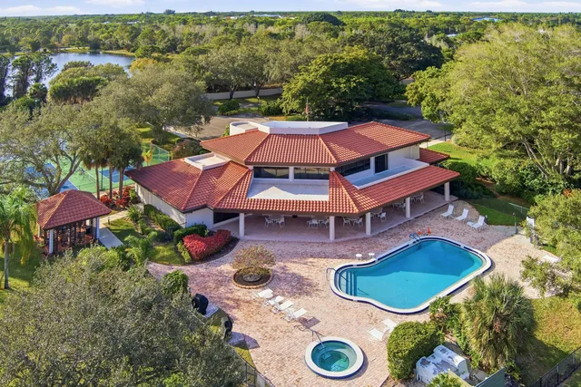 $324,900 | 6100 Southeast Martinique Drive, Unit 201, Stuart, FL 34997