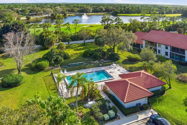 $324,900 | 6100 Southeast Martinique Drive, Unit 201, Stuart, FL 34997