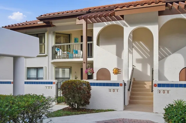 $324,900 | 6100 Southeast Martinique Drive, Unit 201, Stuart, FL 34997
