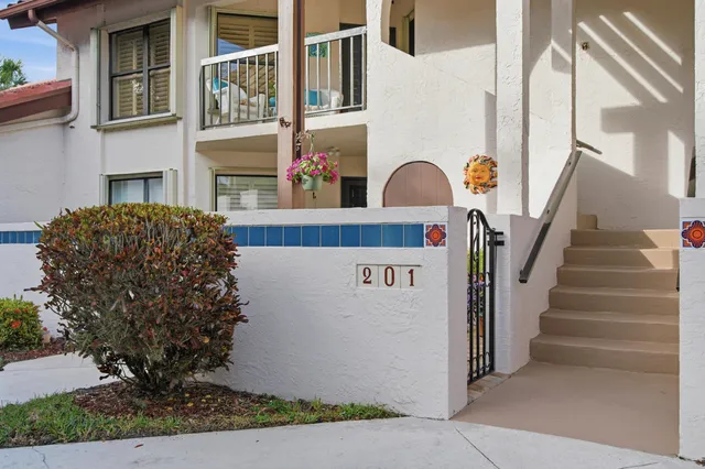 $324,900 | 6100 Southeast Martinique Drive, Unit 201, Stuart, FL 34997