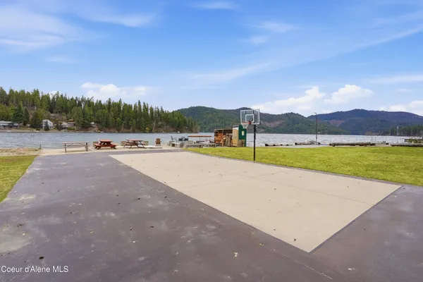 $400,000 | 7562 West Spirit Lake Road, Unit 10, Spirit Lake, ID 83869