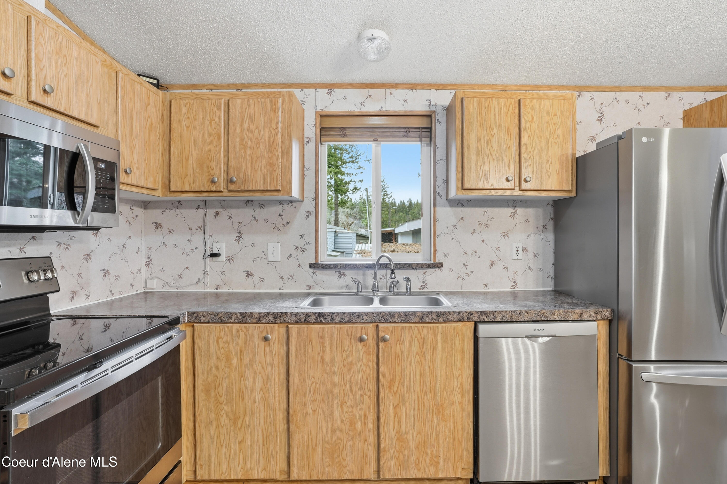 7562 West Spirit Lake Road, Unit 10 Spirit Lake, ID 83869 - Photo 6 of 40 IMG_2033