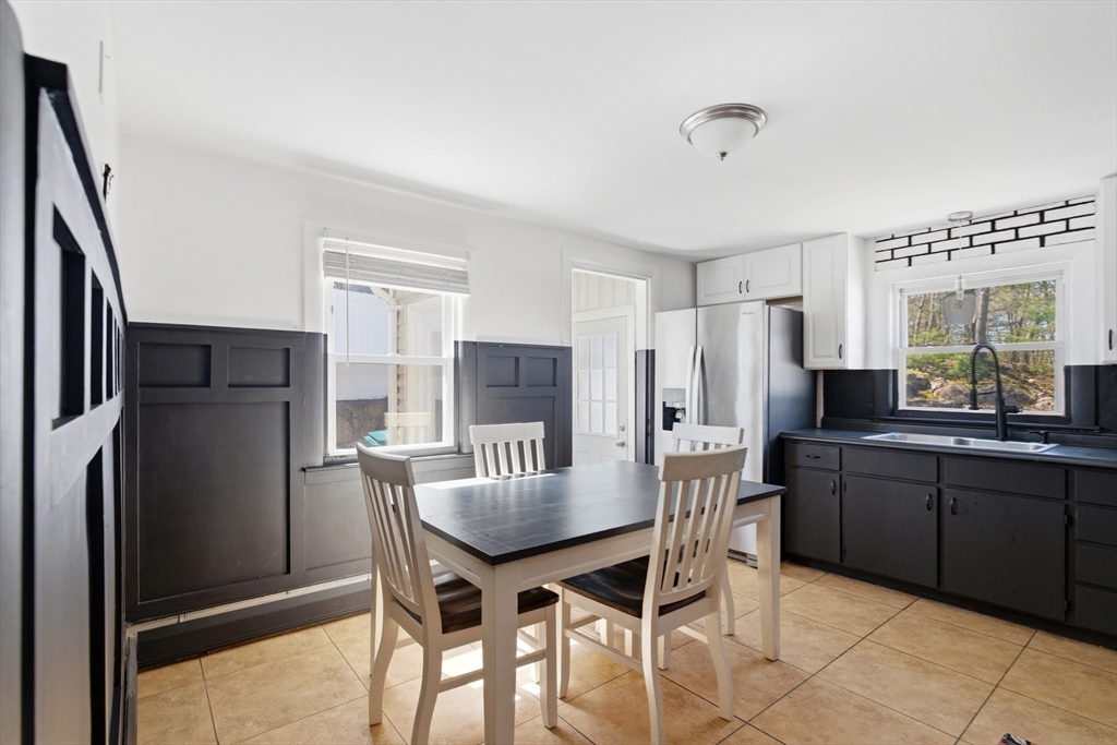 11 Cannon Rock Road Lynn, MA 01904 - Photo 7 of 29