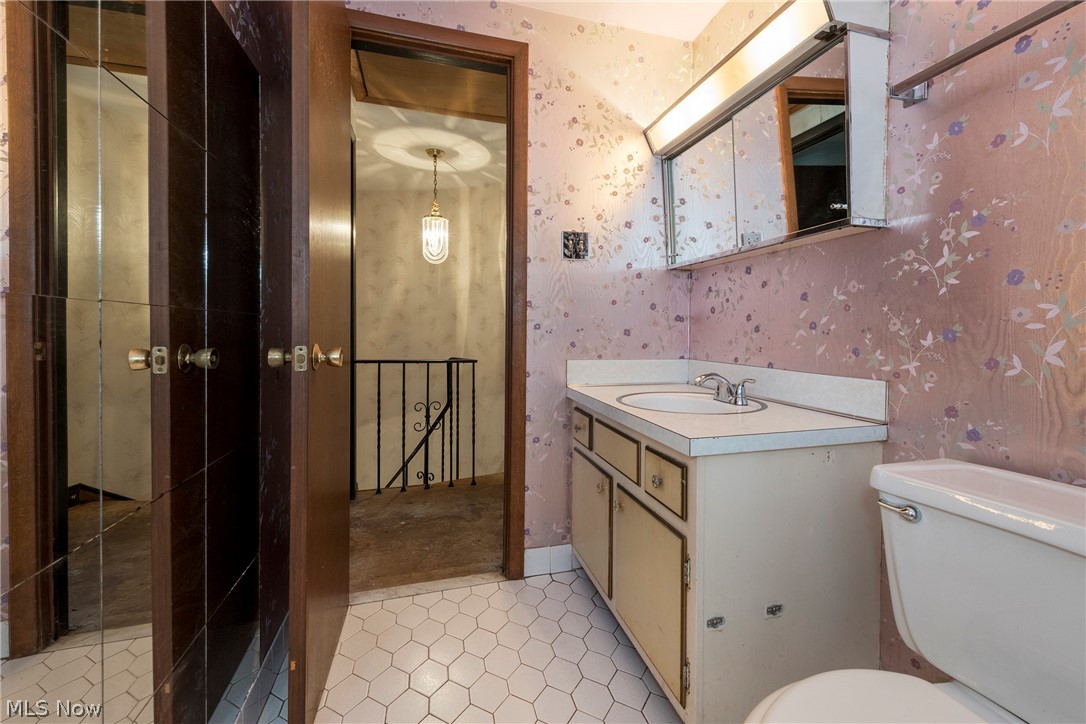 6484 State Road Parma, OH 44134 - Photo 23 of 36 Full bath conveniently located off the main upstairs hallway.