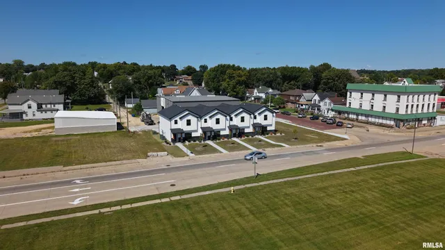 $230,000 | 1004 South 4th Street, Clinton, IA 52732
