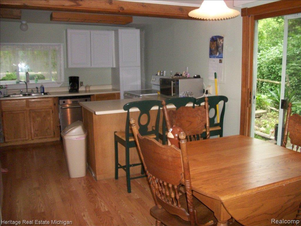 10355 Hartland Road Fenton, MI 48430 - Photo 11 of 11 KITCHEN