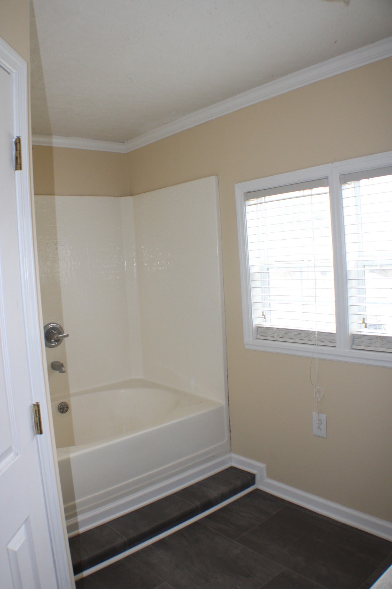 366 Pea Ridge Road Woodbury, TN 37190 - Photo 11 of 25 a bathroom with a bathtub and a shower