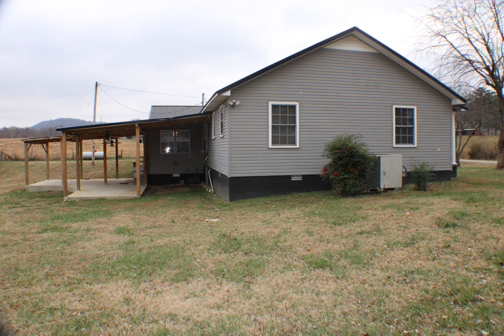 366 Pea Ridge Road Woodbury, TN 37190 - Photo 23 of 25 a backyard of a house