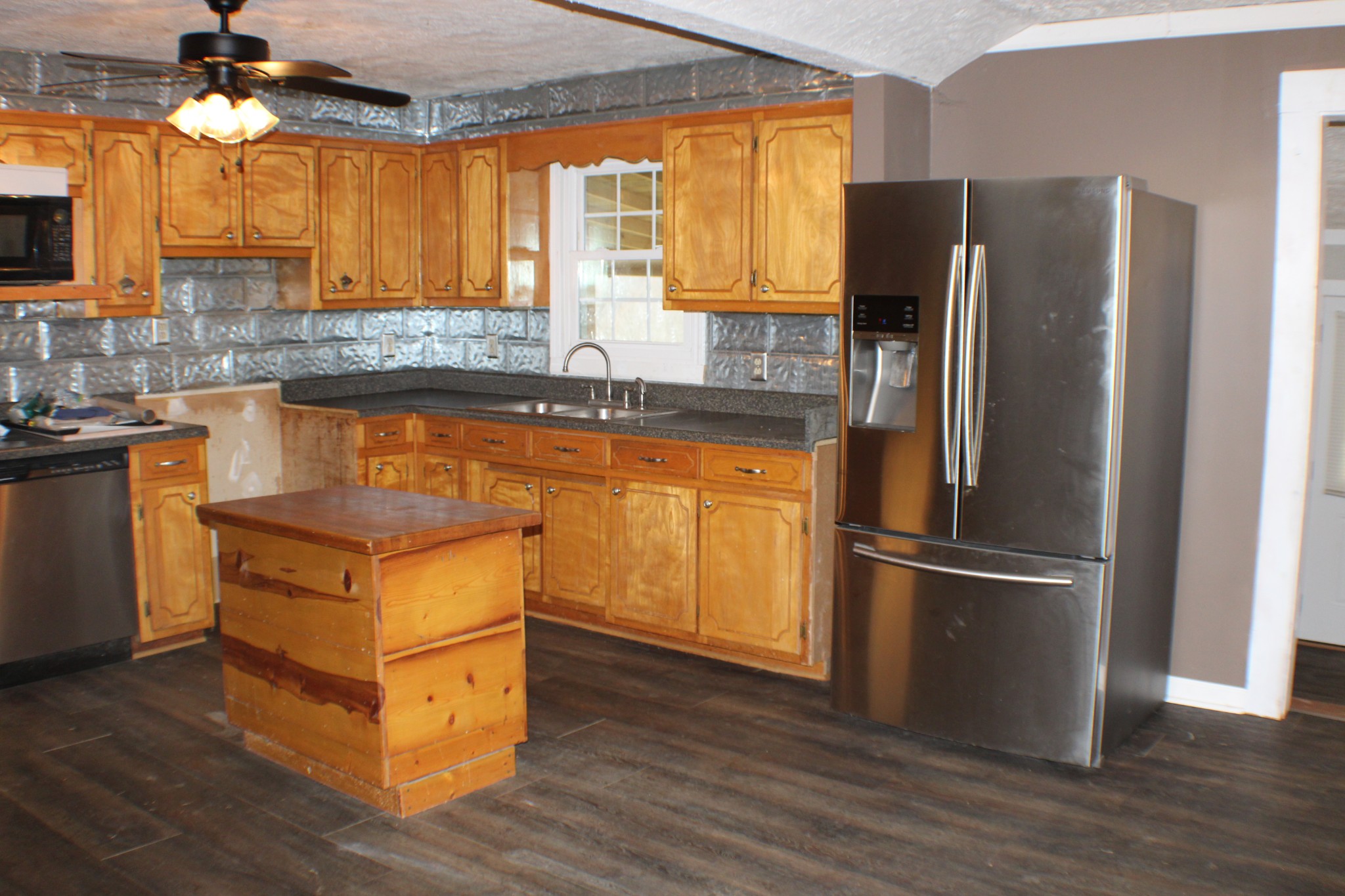 366 Pea Ridge Road Woodbury, TN 37190 - Photo 7 of 25 a kitchen with stainless steel appliances granite countertop a refrigerator a sink dishwasher a stove and a refrigerator with wooden floor