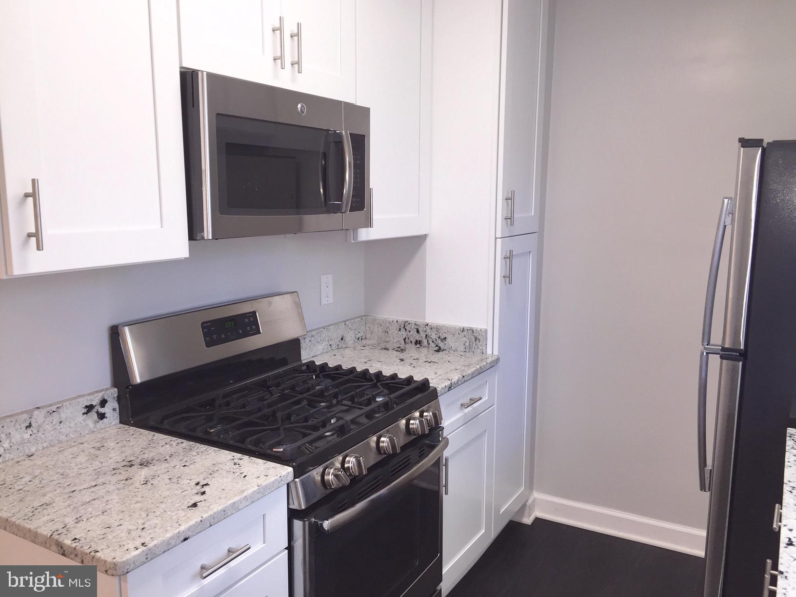 5354 Pooks Hill Road, Unit 302 Bethesda, MD 20814 - Photo 7 of 20 Kitchen - Gas Cooking