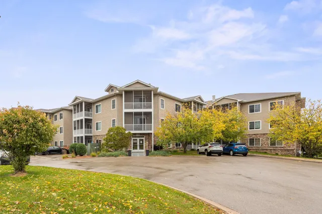 $229,900 | 110696 Village Road, Unit 219, Chaska, MN 55318
